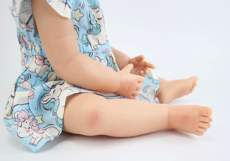 Élethű újszülött lány baba kiegészítőkkel - Réka | 55 cm