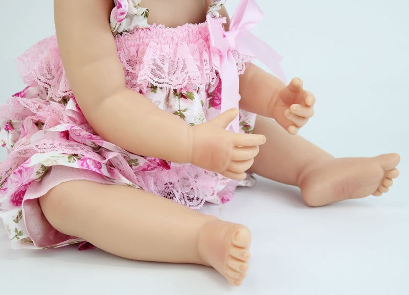Élethű újszülött lány baba - Viktória | 55 cm