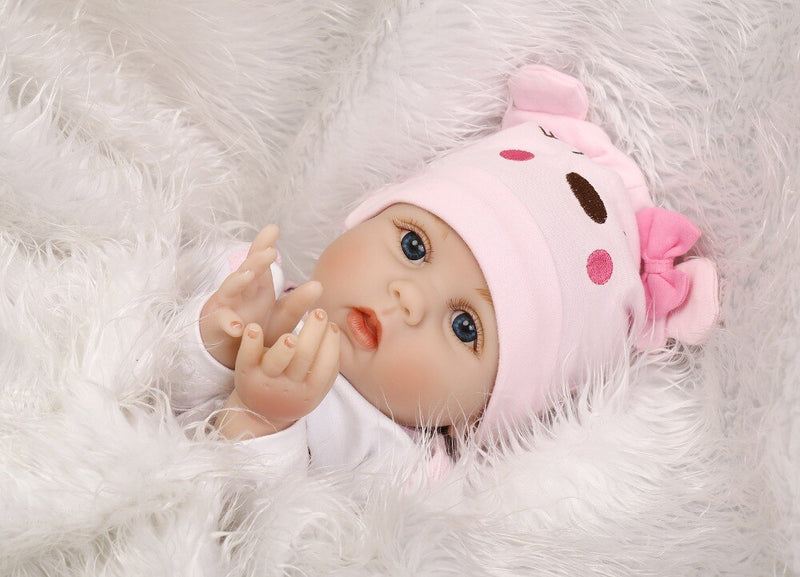 Élethű újszülött lány baba kiegészítőkkel - Nóra | 40 cm